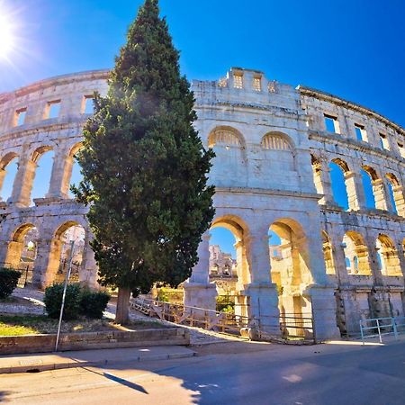 Appartamento Apartman Monte Rizzi Pola Esterno foto
